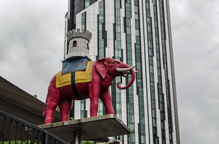The pink elephant carrying a castle outside the eponymous Elephant and Castle shopping centre in Southwark, South London   Elephant and Castle is one of London39s more deprived areas but efforts are underway to redevelop the place のeditorial素材