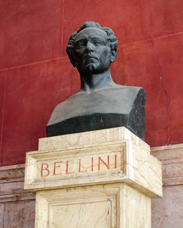 Monument celebrating the Italian classical composer Vincenzo Bellini on display outside the Teatro Massimo in Palermo, Sicily.  The nineteenth century composer is best known for his operas.のeditorial素材