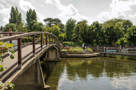 Footbridge over the River Thames at Marlow Lock, Buckinghamshire on a sunny summer afternoon.の写真素材