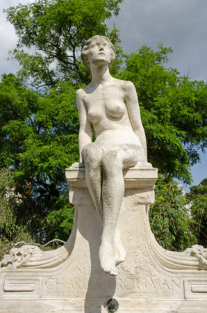 Sculpture of a nymph in the middle of Marlow, Buckinghamshire.  The monument is a memorial to the theatre producer Charles Frohman who died when the cruise liner Lusitania was attacked by a German U Boat in 1915. Statue on public display since 1924.の写真素材
