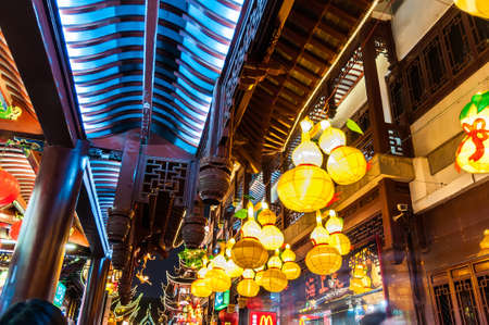 SHANGHAI - FEBRUARY 25  Yuyuanのeditorial素材