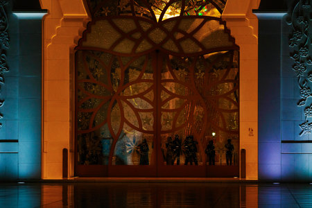View of the Sheikh Zayed Grand Mosqueâs vast courtyard at dusk.の写真素材