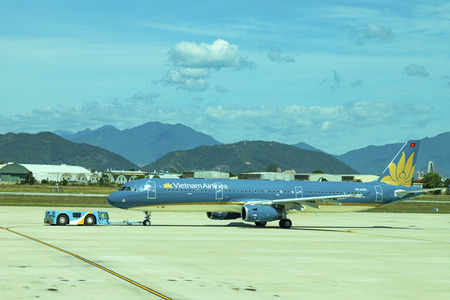 DANANG , VIETNAM - JUNE 26, 2019: Vietnam Airlines Airbus A321 on the tarmac at Da Nang airport. Vietnam Airlines is the national airline of Vietnam.のeditorial素材