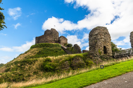 Launceston Castle in Launceston, Cornwall, England. It was probably built by Robert the Count of Mortain after 1068. Launceston Castle formed the administrative center of the new earldom of Cornwall.の写真素材