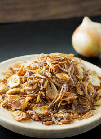 fried shallots and onion on wood dishの写真素材