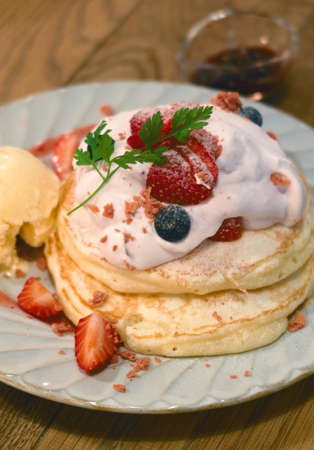 closeup delicious pancake with strawberry cream mousseの写真素材