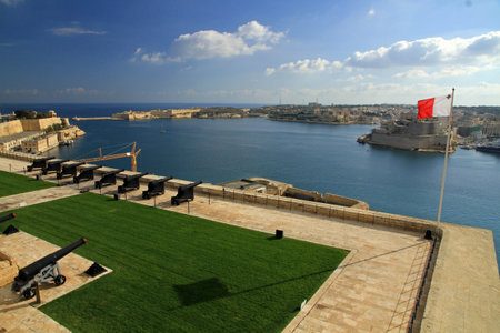 Saluting Battery and Fort St. Angelo in Grand Harbour, Valetta, Maltaの写真素材