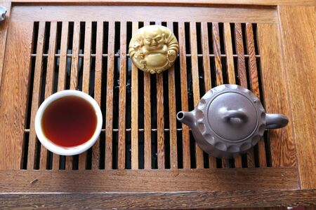 Chinese tea ceremony using tea utensils made of glass and porcelain.