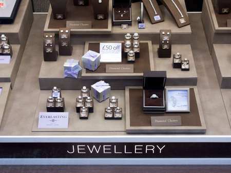 Diamond jewellery display in jewellers shop windowのeditorial素材