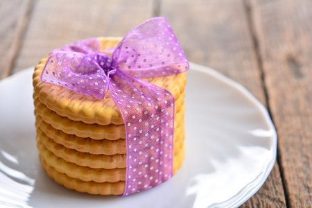 Cookies crackers on a plate tied with ribbonの写真素材