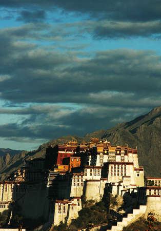 Scenery of the famous Potala Palace in Lhasa Tibetのeditorial素材