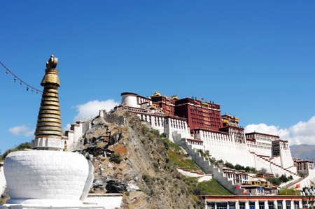 Landmark of the famous Potala Palace in Lhasa Tibetのeditorial素材