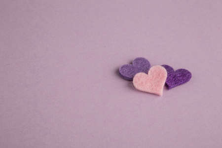 small hearts on purple background with copy spaceの写真素材