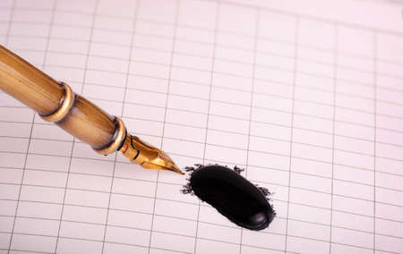 old metal  pen, a notebook and the Blobの写真素材