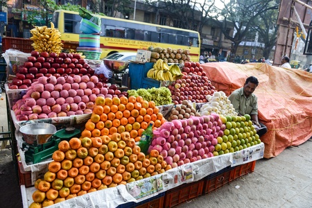 BANGALORE, IN - JANUARY 09: Vendor sells fruit on the street in Bangalore, IN January 09, 2013 in Bangalore, India. 42% of India falls below the international poverty line of $1.25 a day.のeditorial素材