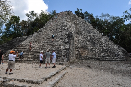 COBA,MEXICO - FEBRUARY 19: Group of tourists climb down the steep Nohoch Mul pyramid in Coba, Mexico on February 19, 2011. The main attraction to Coba is that you can climb the pyramid.のeditorial素材