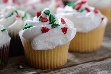 Chocolate and Vanilla Christmas Cupcakesの写真素材