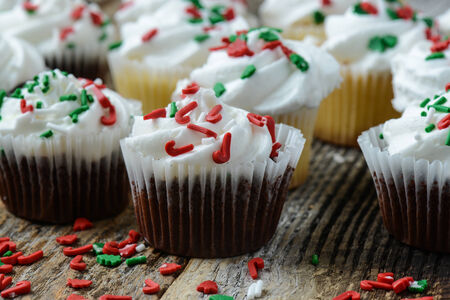 Chocolate and Vanilla Christmas Cupcakesの写真素材