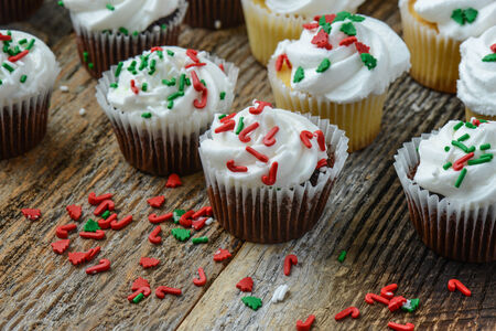 Chocolate and Vanilla Christmas Cupcakesの写真素材
