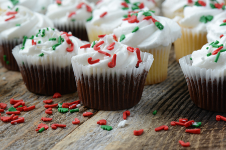 Chocolate and Vanilla Christmas Cupcakesの写真素材