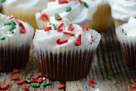 Chocolate and Vanilla Christmas Cupcakesの写真素材
