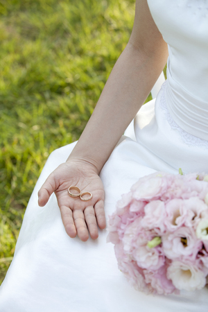 Wedding Rings On The Bride's Handの写真素材