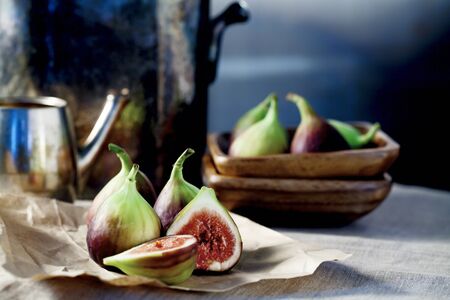 A Bunch Of Ripe Figsの写真素材