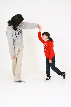 Asian mom and child - isolated on whiteのeditorial素材