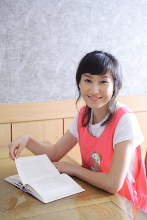 Daily life of asian housewife at homeのeditorial素材