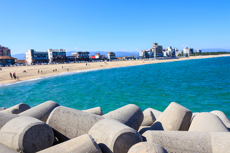 Scenery of sand beach over waterbreaksのeditorial素材