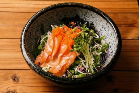 Korean food collection photo_Raw salmon rice, close-up of raw salmon, green vegetables mixed rice in bowl. 5の写真素材
