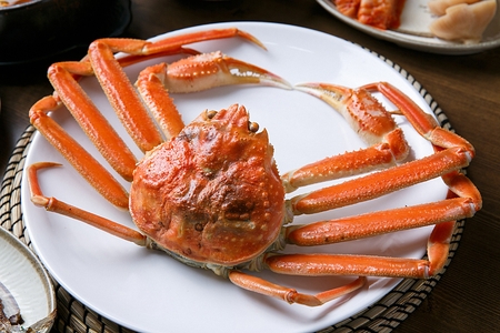Sliced steamed crab on a plateの写真素材