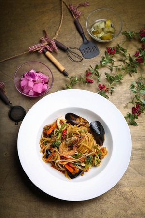 Shanghai pasta with seafood