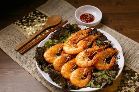 grilled shrimp on lettuce with Korean chili paste, Chogochujangの写真素材