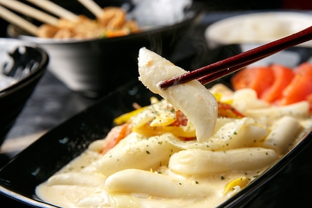 Korean cuisine Tteokbokki, carbonara cream rice cakes