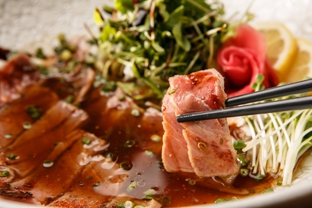 tuna tataki, slightly cooked tuna