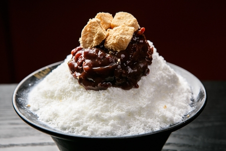 Korean bingsu, snowflakes ice flakes with syrupの写真素材