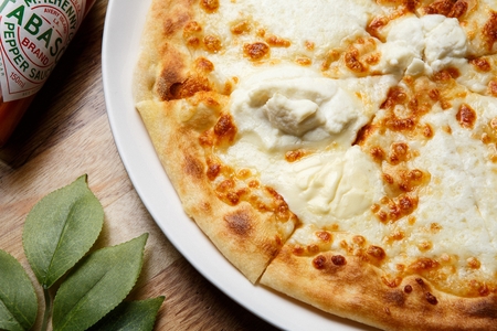 four cheese quattro formaggi pizzaのeditorial素材