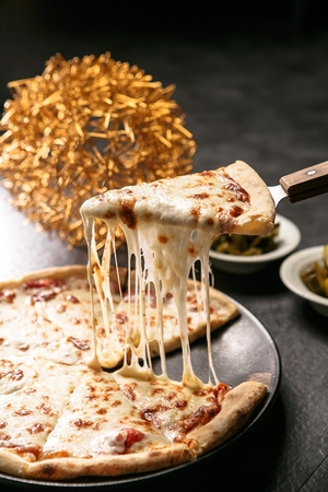 cheese pizza