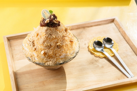 Ice Flakes with syrup (Bingsoo)