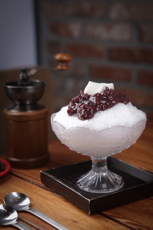 Ice Flakes with syrup (Bingsoo)の写真素材