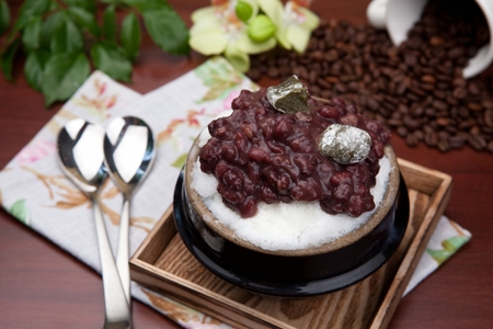 Ice Flakes with syrup (Bingsoo)