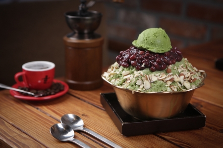Ice Flakes with syrup (Bingsoo)の写真素材