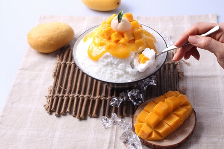 Ice Flakes with syrup (Bingsoo)の写真素材