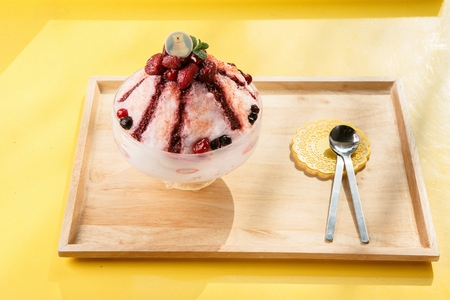 Ice Flakes with syrup (Bingsoo)の写真素材