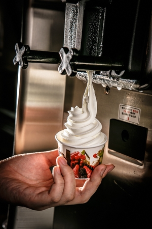 frozen yogurt from machineの写真素材