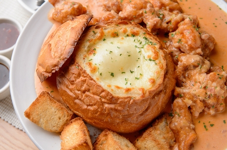 Bread filled with cheese served with chicken
