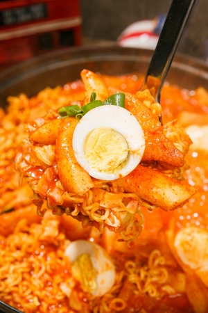 Instant tteokbokki, stir-fried with fish cakes and vegetables in brothの写真素材