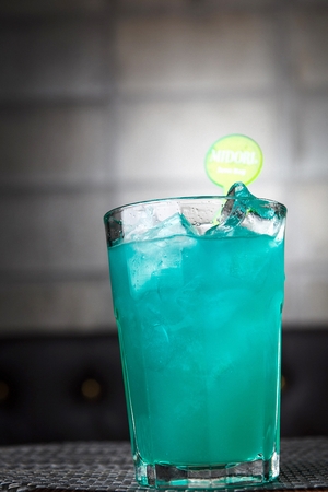 Blue cocktail with lemon in glassの写真素材