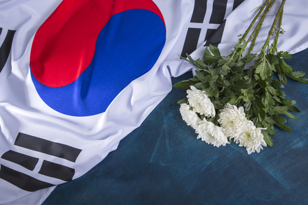 An emblem of Korea and Koreans concept, with national flag 'Taegukgi', national flower 'Rose of Sharon' and so on. 143の写真素材